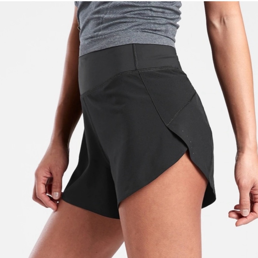 NWT Athleta 1X run with it 3.5 short rtv$59